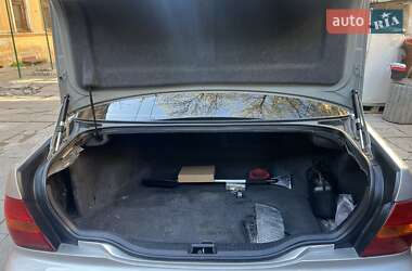Седан Lexus LS 2000 в 