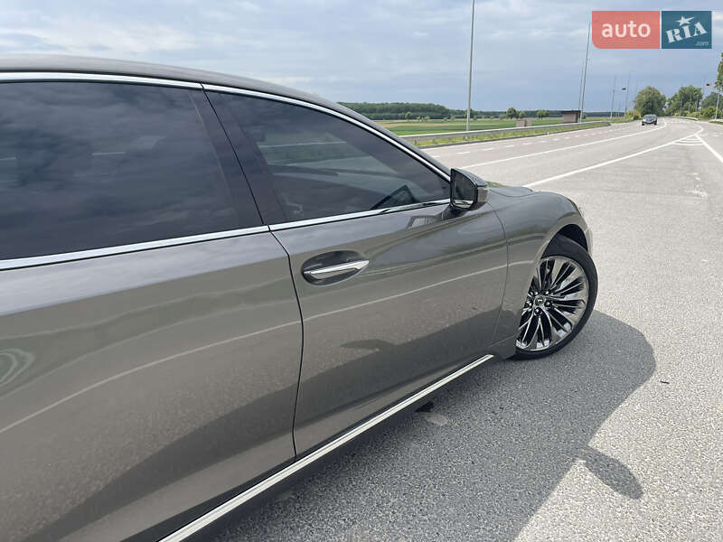 Седан Lexus LS 2019 в Киеве