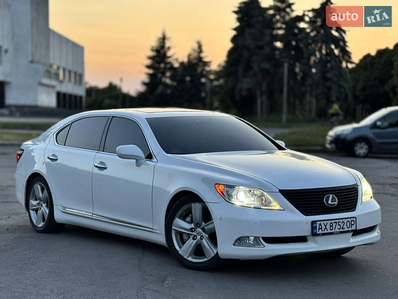 Седан Lexus LS 2008 в 