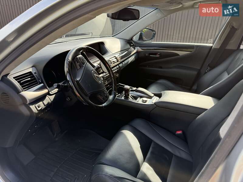 Седан Lexus LS 2014 в Луцке