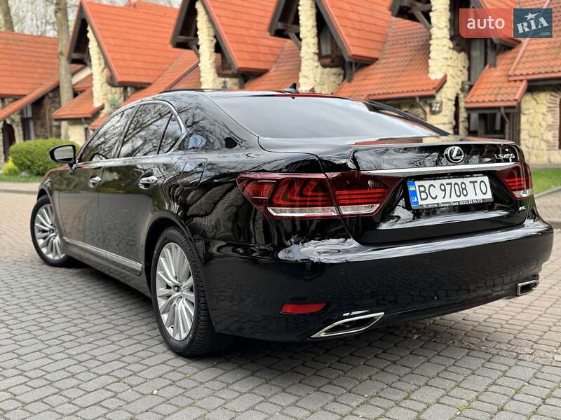 Седан Lexus LS 2013 в Львові