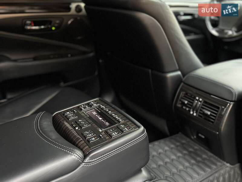Седан Lexus LS 2013 в Львові