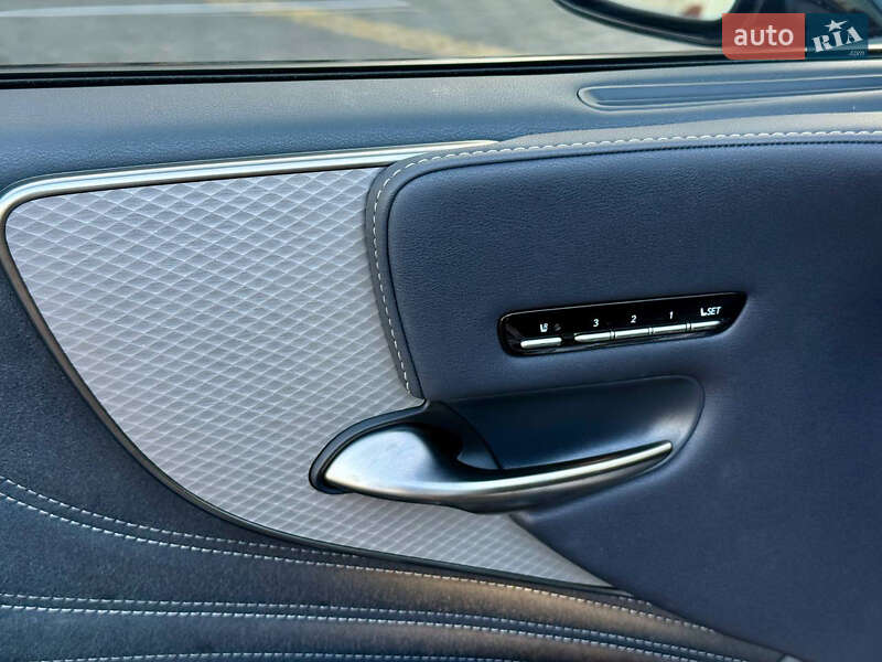 Седан Lexus LS 2021 в Одесі