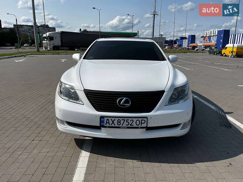 Седан Lexus LS 2008 в Сумах