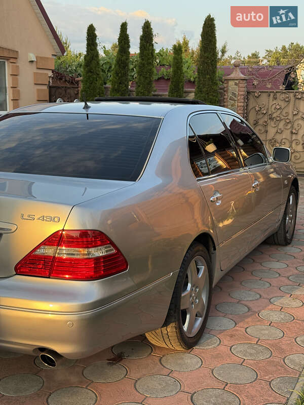 Седан Lexus LS 2004 в Вараше