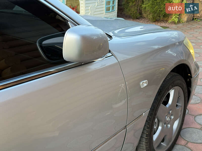 Седан Lexus LS 2004 в Вараше