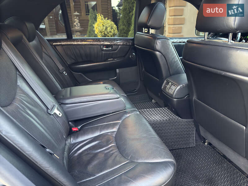 Седан Lexus LS 2004 в Вараше