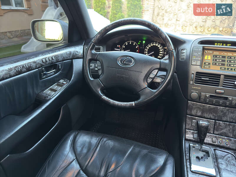 Седан Lexus LS 2004 в Вараше