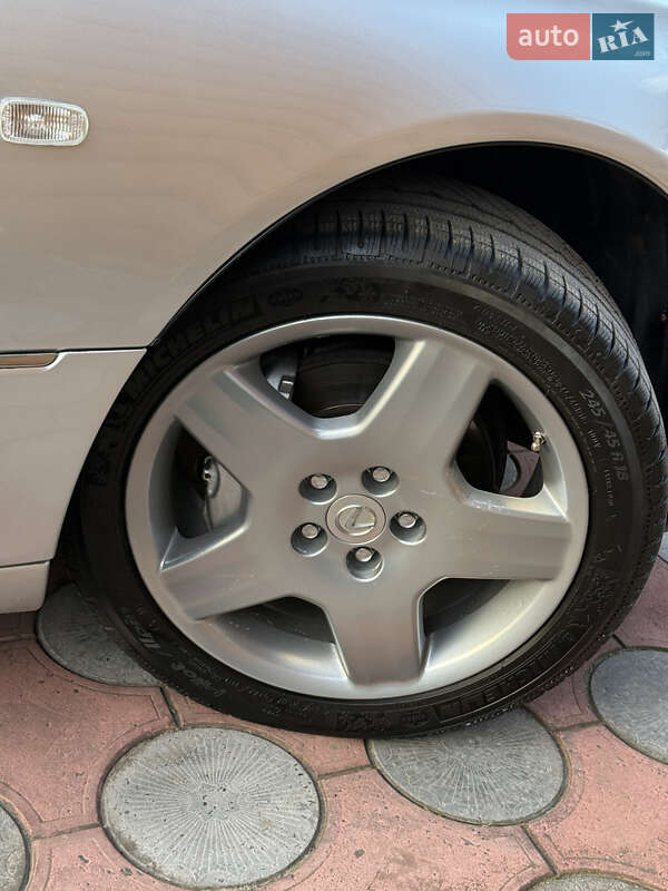 Седан Lexus LS 2004 в Вараше