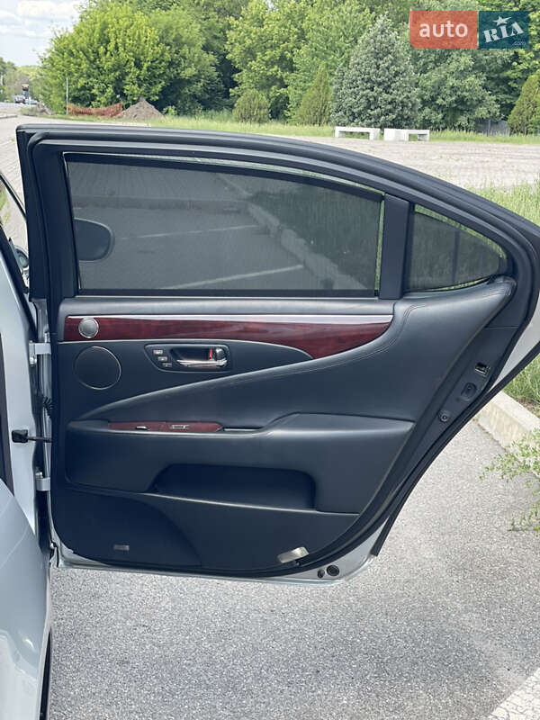 Седан Lexus LS 2008 в Дніпрі