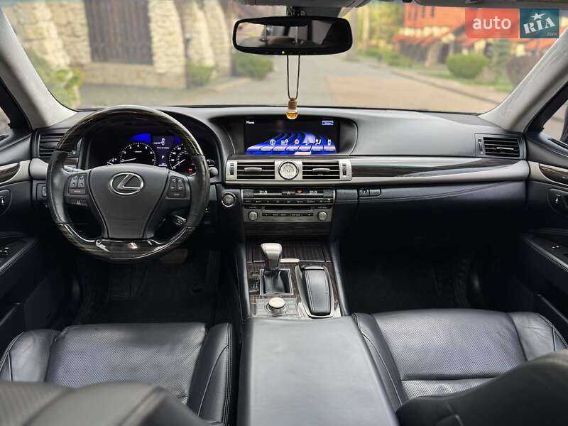Седан Lexus LS 2013 в Львове