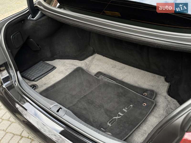 Седан Lexus LS 2013 в Львове