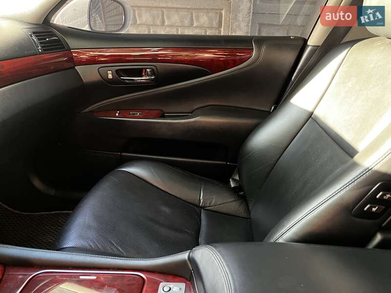 Седан Lexus LS 2008 в Сумах