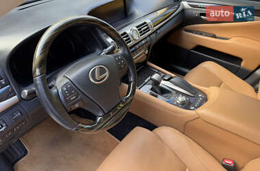 Седан Lexus LS 2012 в 