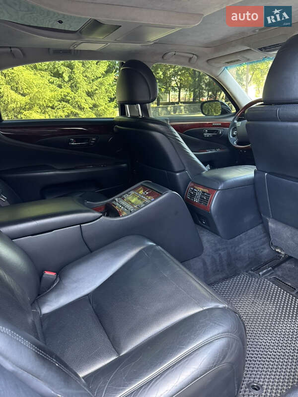 Седан Lexus LS 2007 в Шполе