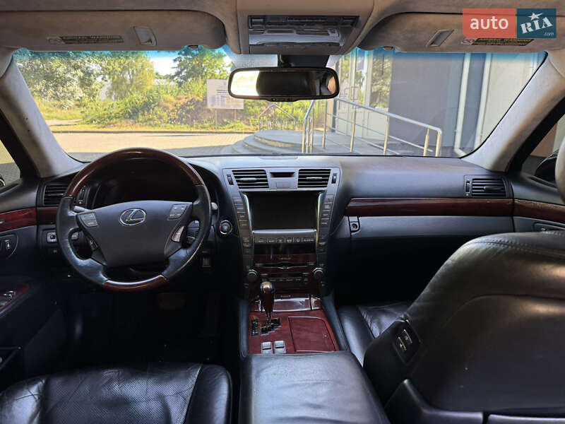 Седан Lexus LS 2007 в Шполе
