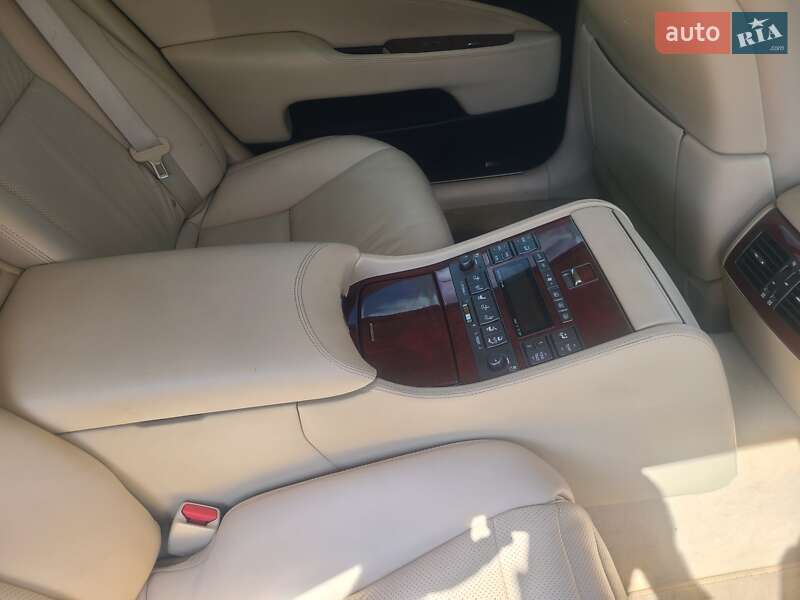 Седан Lexus LS 2011 в Киеве