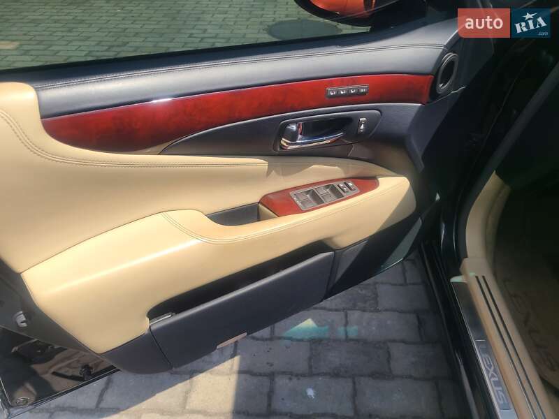 Седан Lexus LS 2011 в Киеве
