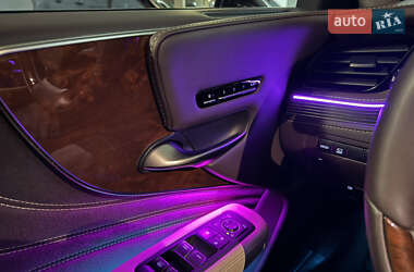 Седан Lexus LS 2018 в 