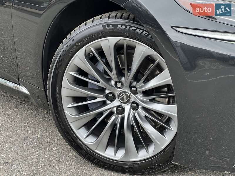 Седан Lexus LS 2018 в Киеве