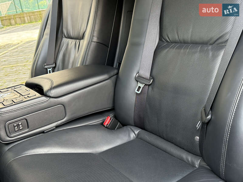 Седан Lexus LS 2013 в Львове