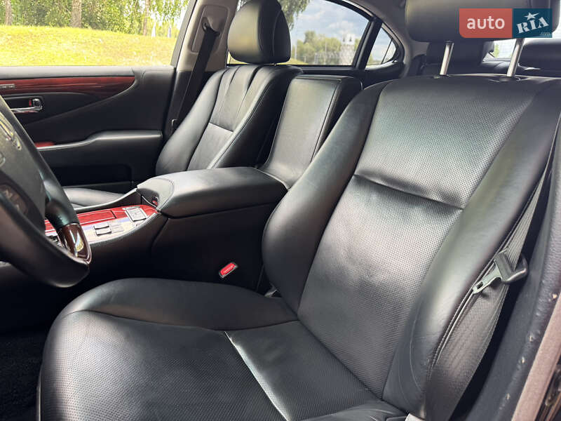 Седан Lexus LS 2012 в Киеве