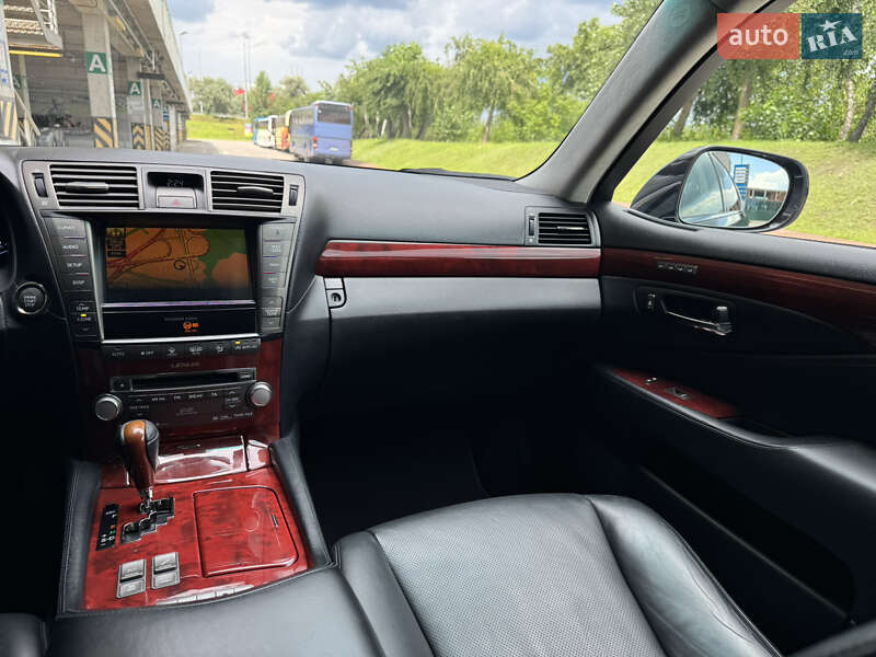 Седан Lexus LS 2012 в Киеве