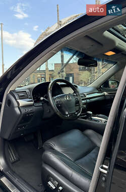 Седан Lexus LS 2013 в 