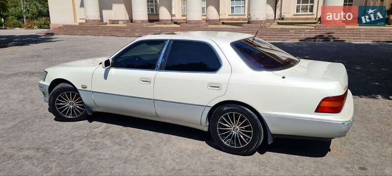 Седан Lexus LS 1992 в 
