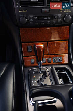 Седан Lexus LS 2001 в 