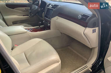 Седан Lexus LS 2011 в 