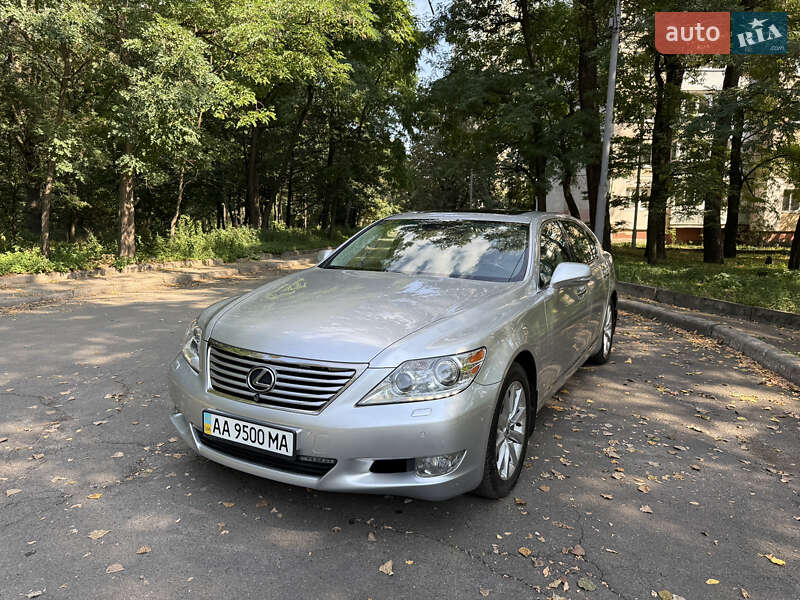 Седан Lexus LS 2011 в 