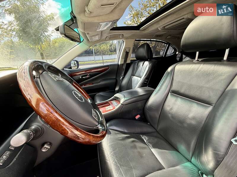 Седан Lexus LS 2009 в Киеве