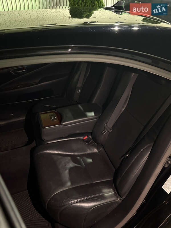 Седан Lexus LS 2008 в Киеве