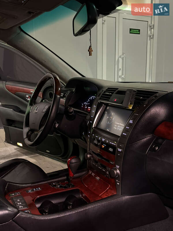 Седан Lexus LS 2008 в Киеве