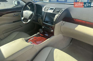 Седан Lexus LS 2011 в 