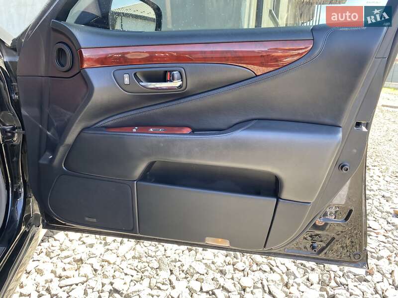 Седан Lexus LS 2008 в Луцьку