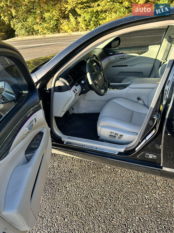Седан Lexus LS 2010 в Виннице