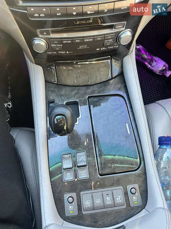 Седан Lexus LS 2010 в Виннице