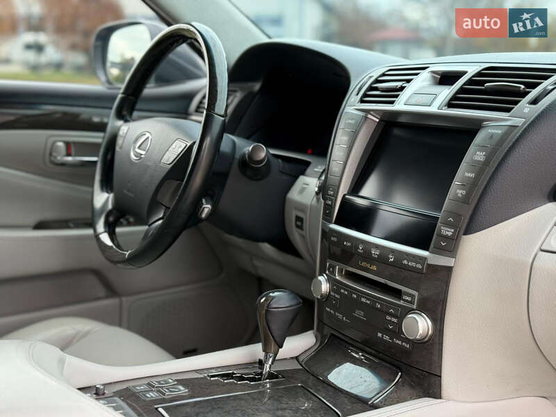 Седан Lexus LS 2011 в Івано-Франківську