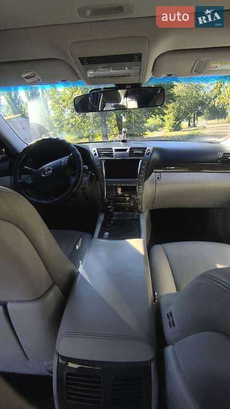 Седан Lexus LS 2007 в Павлограде