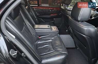 Седан Lexus LS 2005 в 