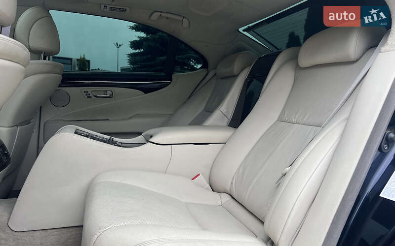 Седан Lexus LS 2007 в Львові