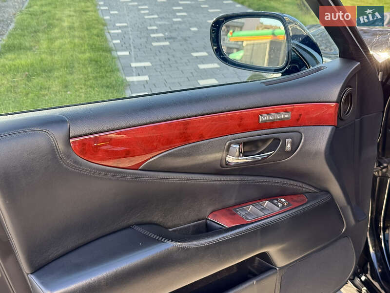 Седан Lexus LS 2007 в Ужгороде