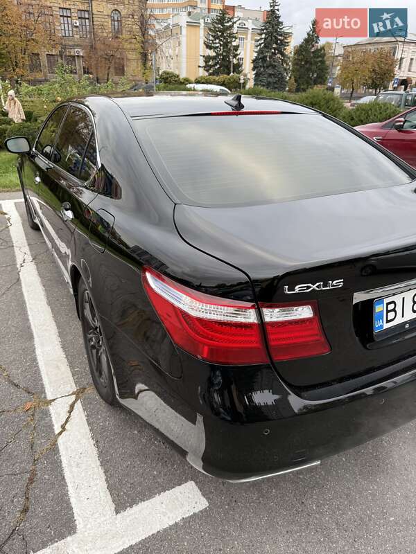 Седан Lexus LS 2008 в Кременчуці