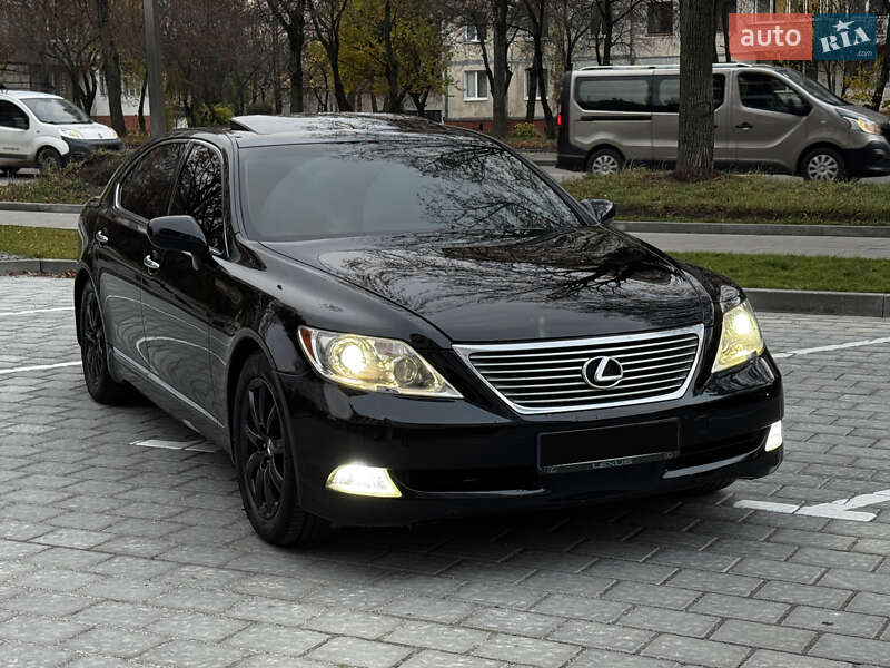 Седан Lexus LS 2008 в Рівному