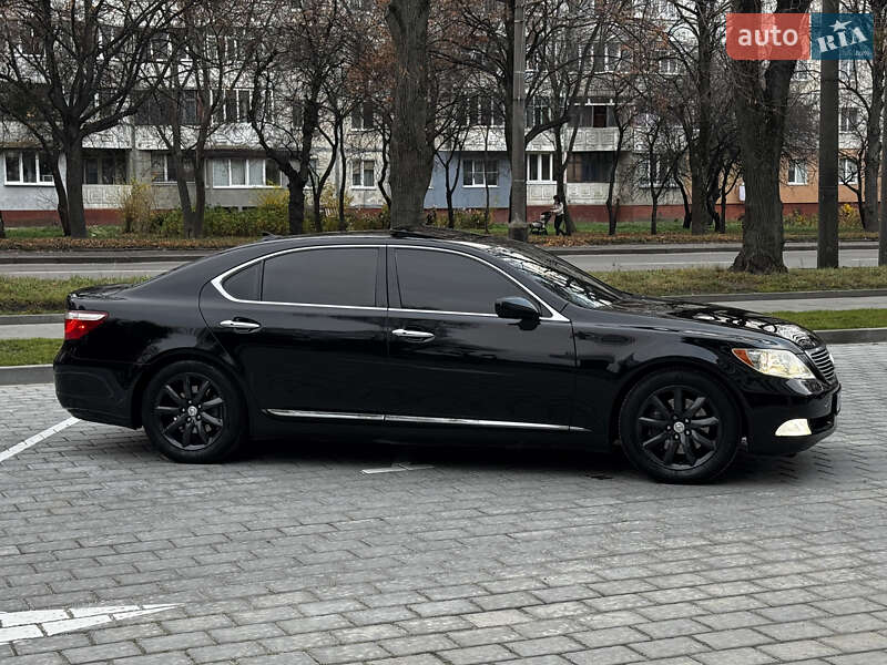 Седан Lexus LS 2008 в Рівному