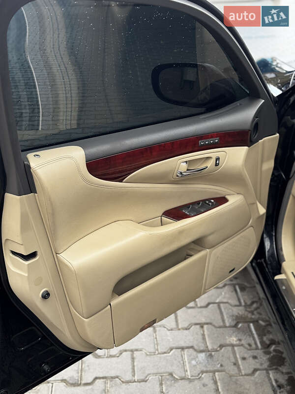 Седан Lexus LS 2008 в Рівному