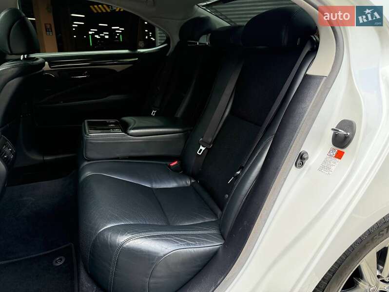 Седан Lexus LS 2015 в Киеве фото 8 Седан Lexus LS 2015 в Киеве