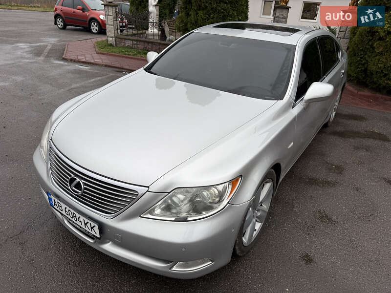 Седан Lexus LS 2007 в Вороновице